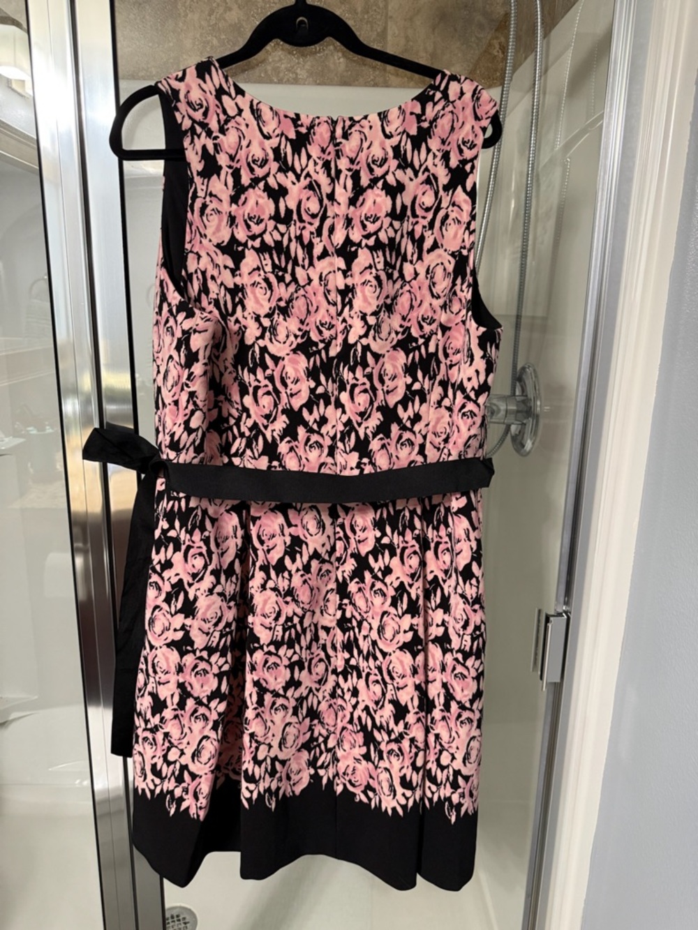Carmen Marc Valvo Pink Floral Fit-and-Flare Dress with Black Trim - Picture 6 of 8